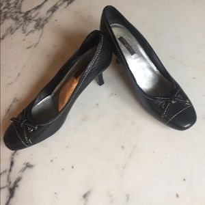 Louis Vuitton Classic Black Pumps